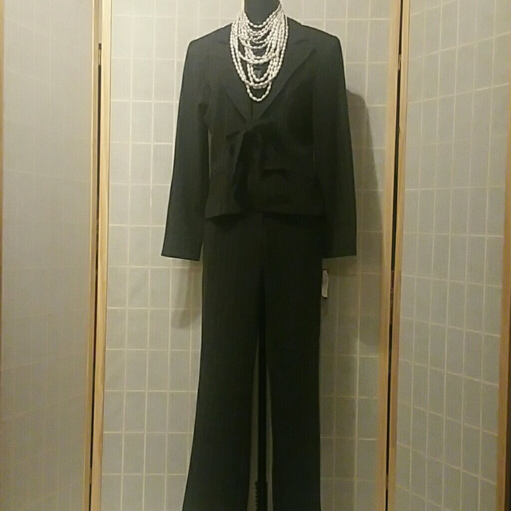 "BOSSLADY LIKE" PINSTRIPE PANT SUIT